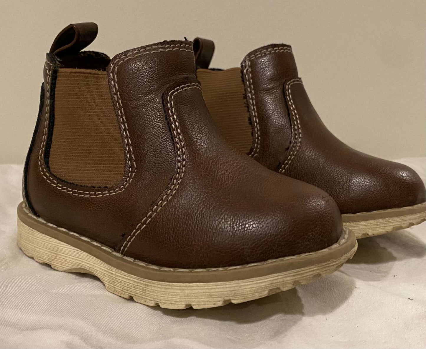Old Navy Faux Leather Chelsea Boots Sz 5 (MSRP $40), Shoes 5 (Walkers:12-24 mth)