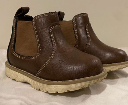 Old Navy Faux Leather Chelsea Boots Sz 5 (MSRP $40), Shoes 5 (Walkers:12-24 mth)