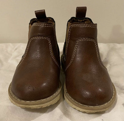 Old Navy Faux Leather Chelsea Boots Sz 5 (MSRP $40), Shoes 5 (Walkers:12-24 mth)