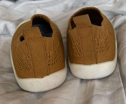 Mustard yellow skit slip ons Sz 17 / US 1.5-2, Shoes 1.5 (Baby: 0-12 mth)
