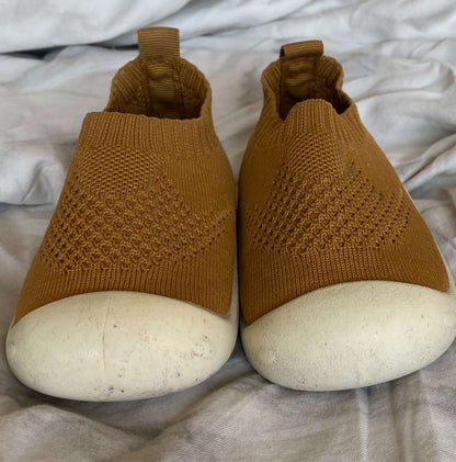 Mustard yellow skit slip ons Sz 17 / US 1.5-2, Shoes 1.5 (Baby: 0-12 mth)