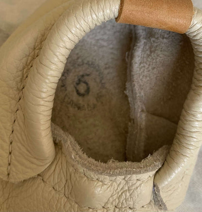 Ivory Leather Heyfolks Moccasins Sz 6 (MSRP $50), Shoes 6 (Walkers:12-24 mth)