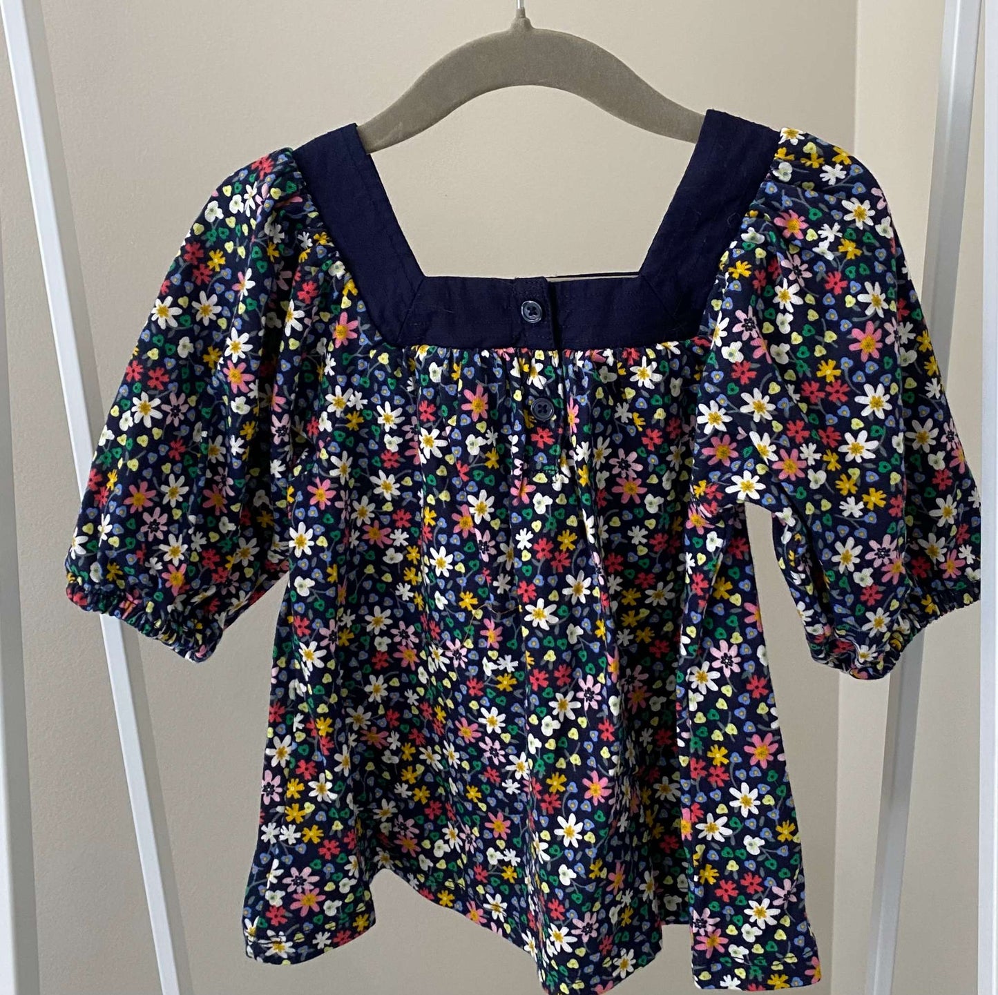 Gao square nexk floral L/S top Sz 3, Kids 3T
