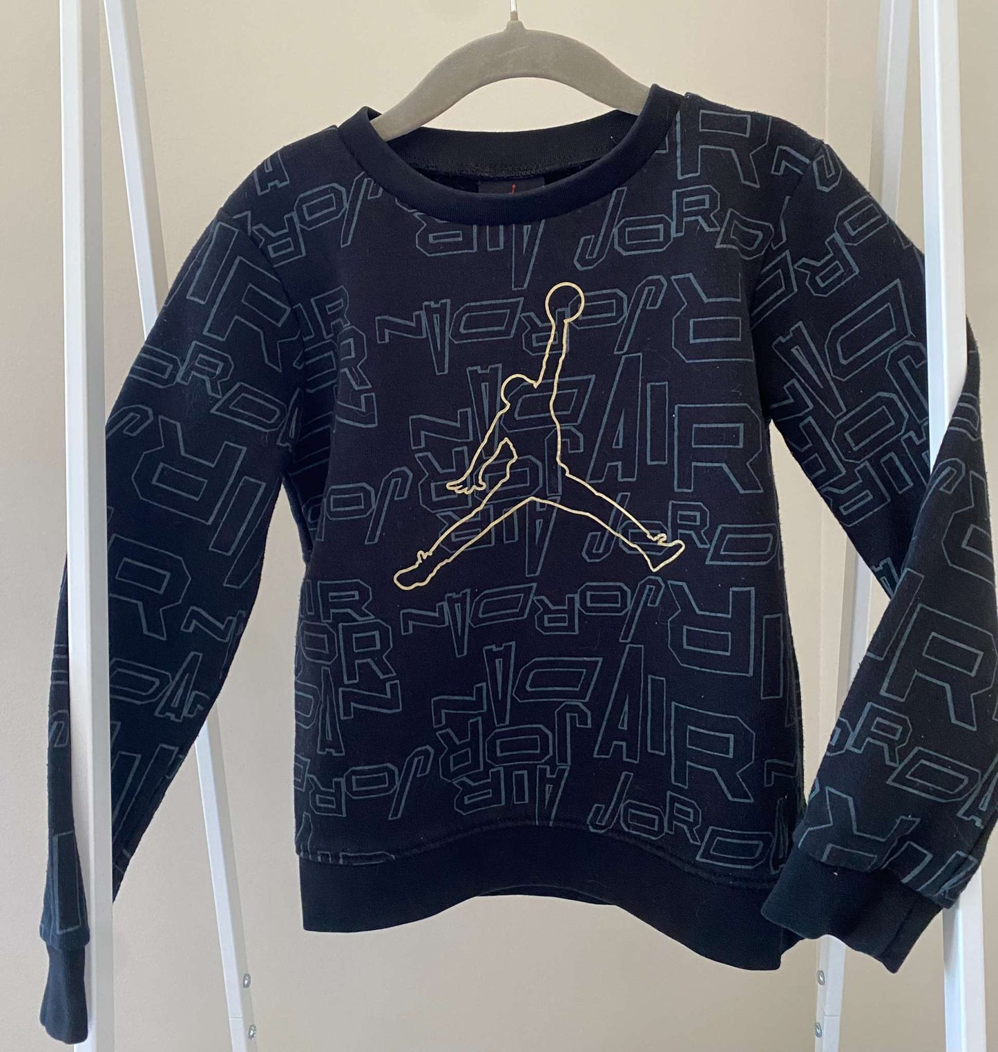 Air Jordan Take Flight Black and Gold Crewneck Sweatshirt Sz 4T, Kids 4/4T