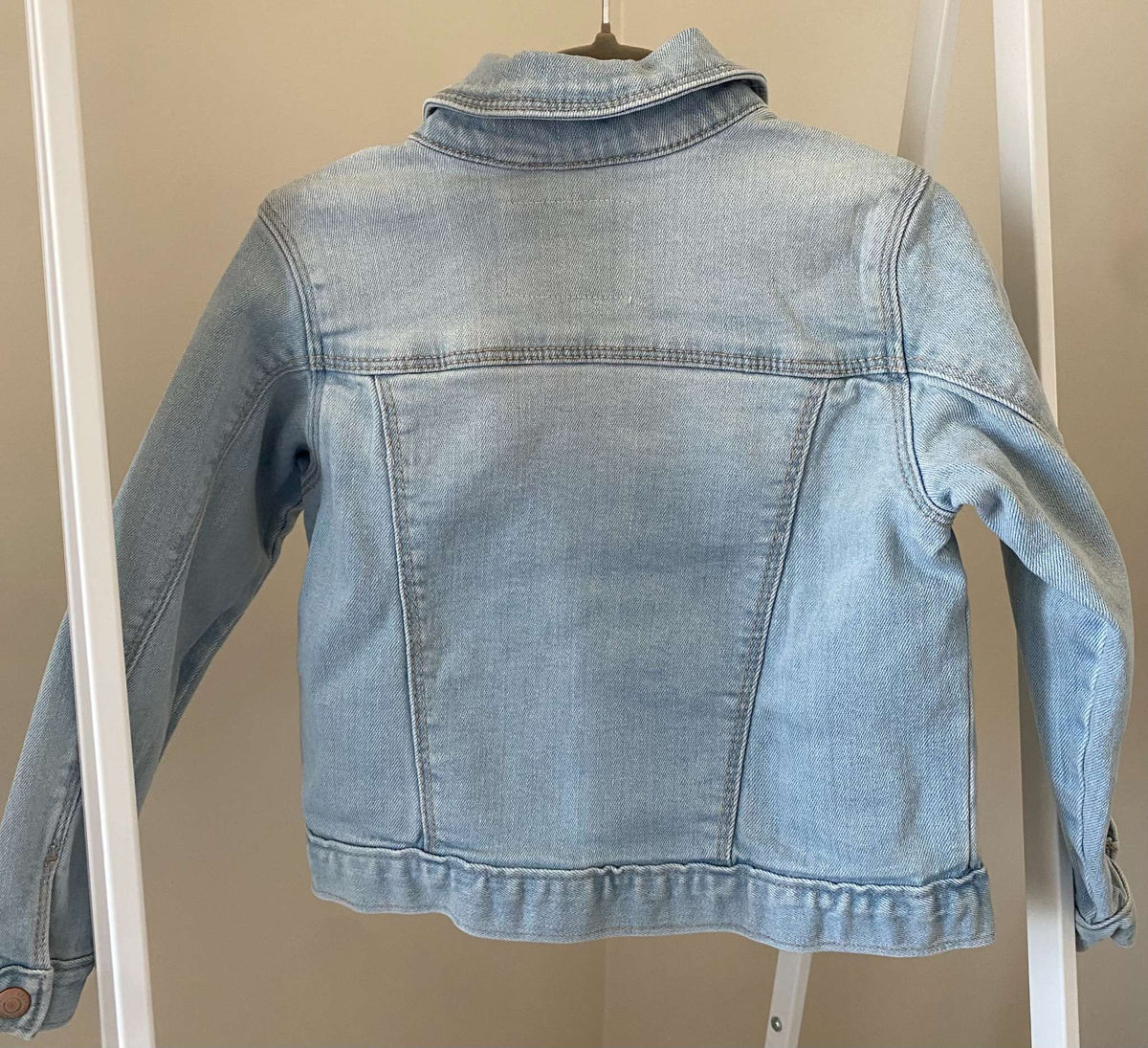 Old Navy light-wash denim jacket Sz 4T, Kids 4/4T