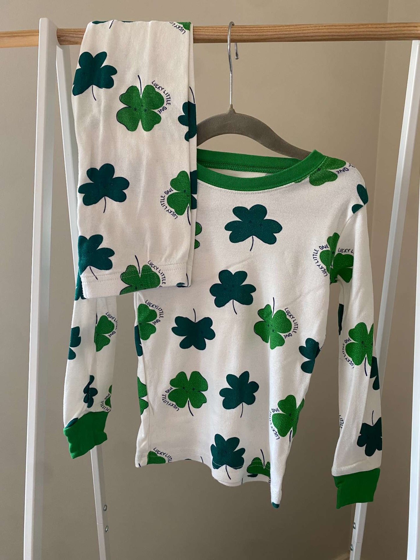 Carter's Lucky Shamrock pajamas Sz 4T, Kids 4/4T