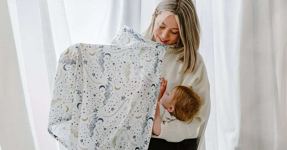 Bundle Nest Designs Star White Snap-Button Nursing Cover with pouch & 2 Burp Cloths-Bibs NWOT MSRP $60