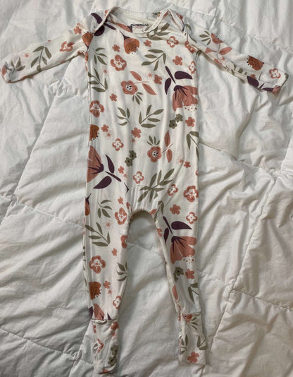 Gunamuna girl's convertible floral bloom footie 9-12M (MSRP $45), Kids 12 Month (9-12M)