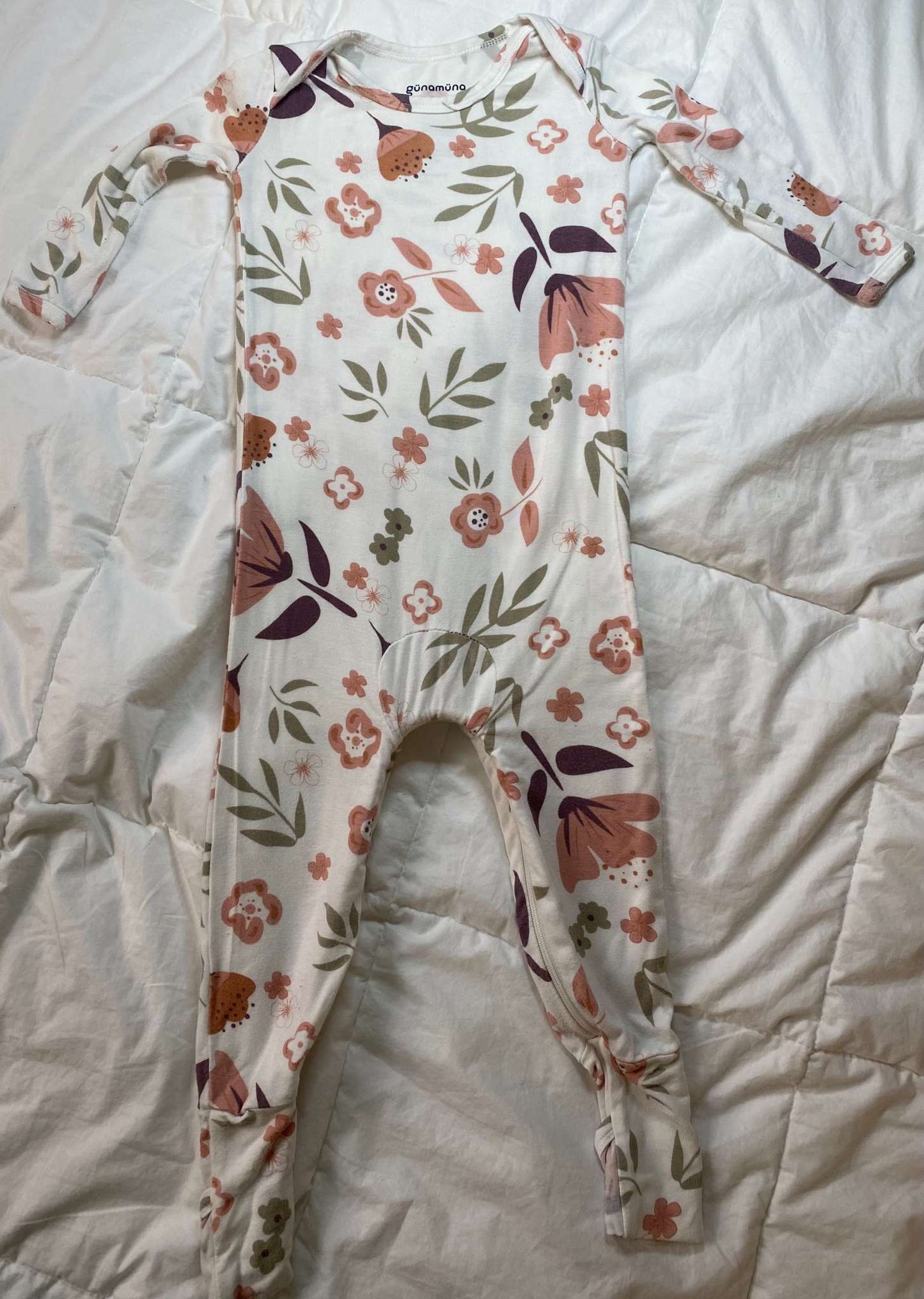 Gunamuna girl's convertible floral bloom footie 9-12M (MSRP $45), Kids 12 Month (9-12M)