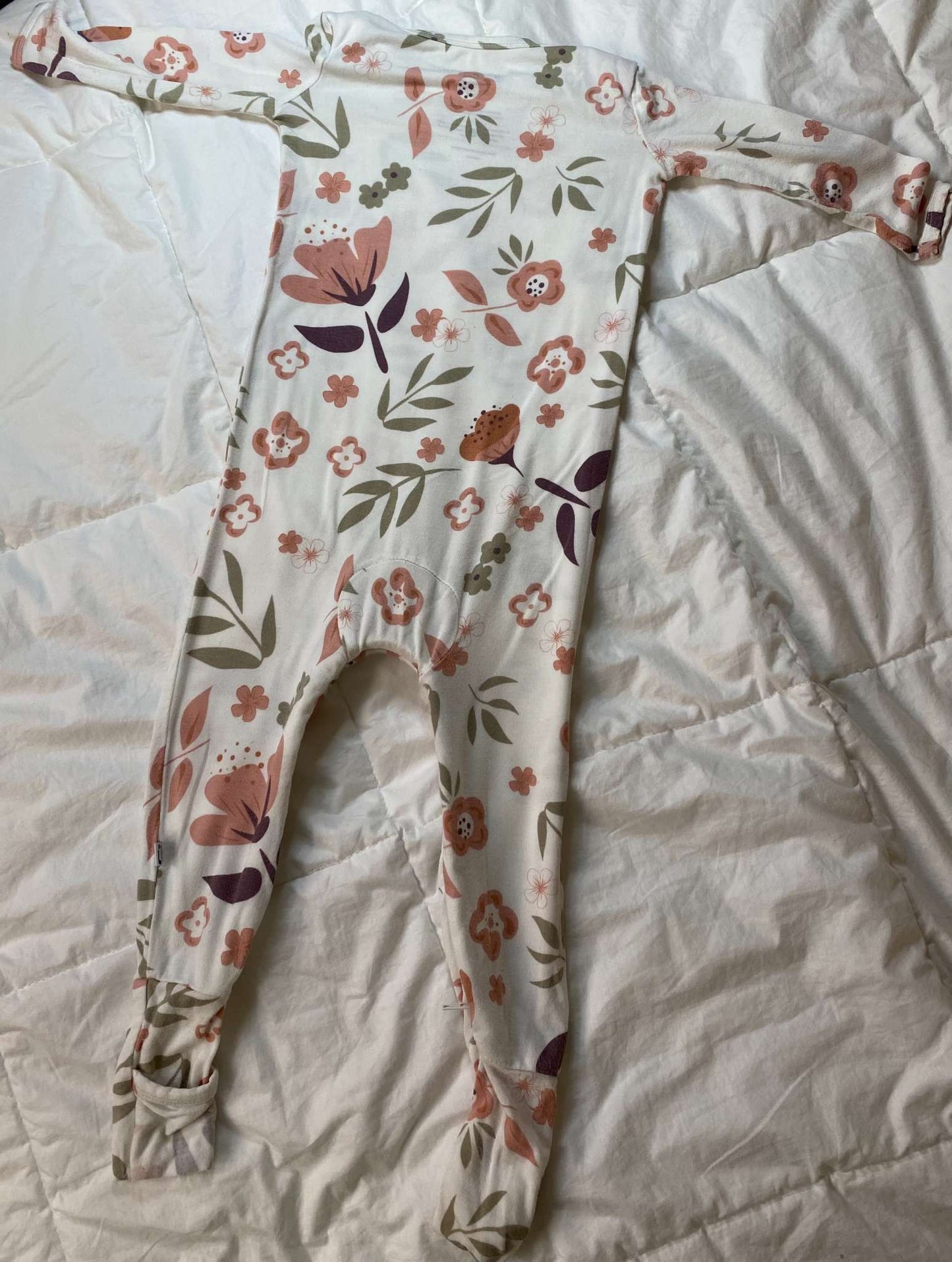 Gunamuna girl's convertible floral bloom footie 9-12M (MSRP $45), Kids 12 Month (9-12M)