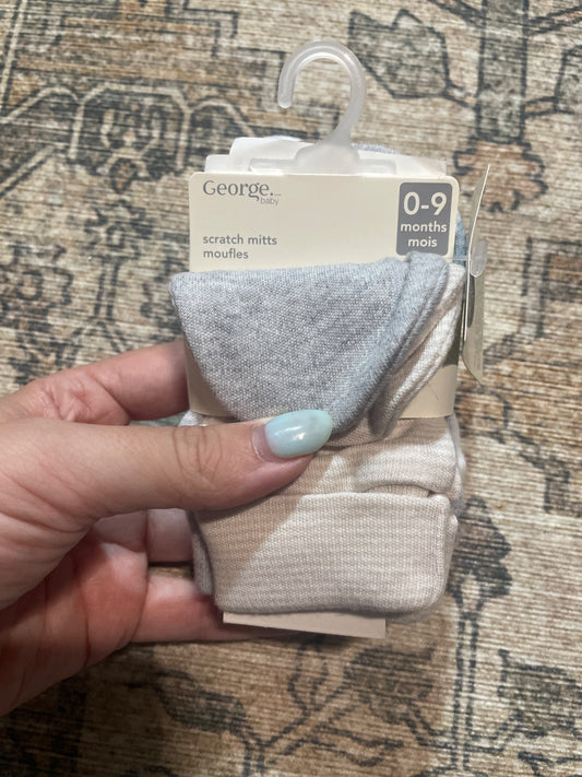 0-9m mitts 3 pack NWT