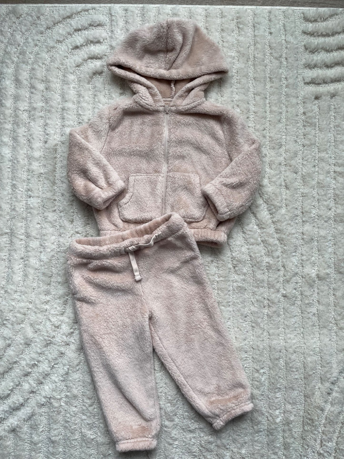 2 piece light pink fleece set 18m, Kids 18 Month (12-18M)