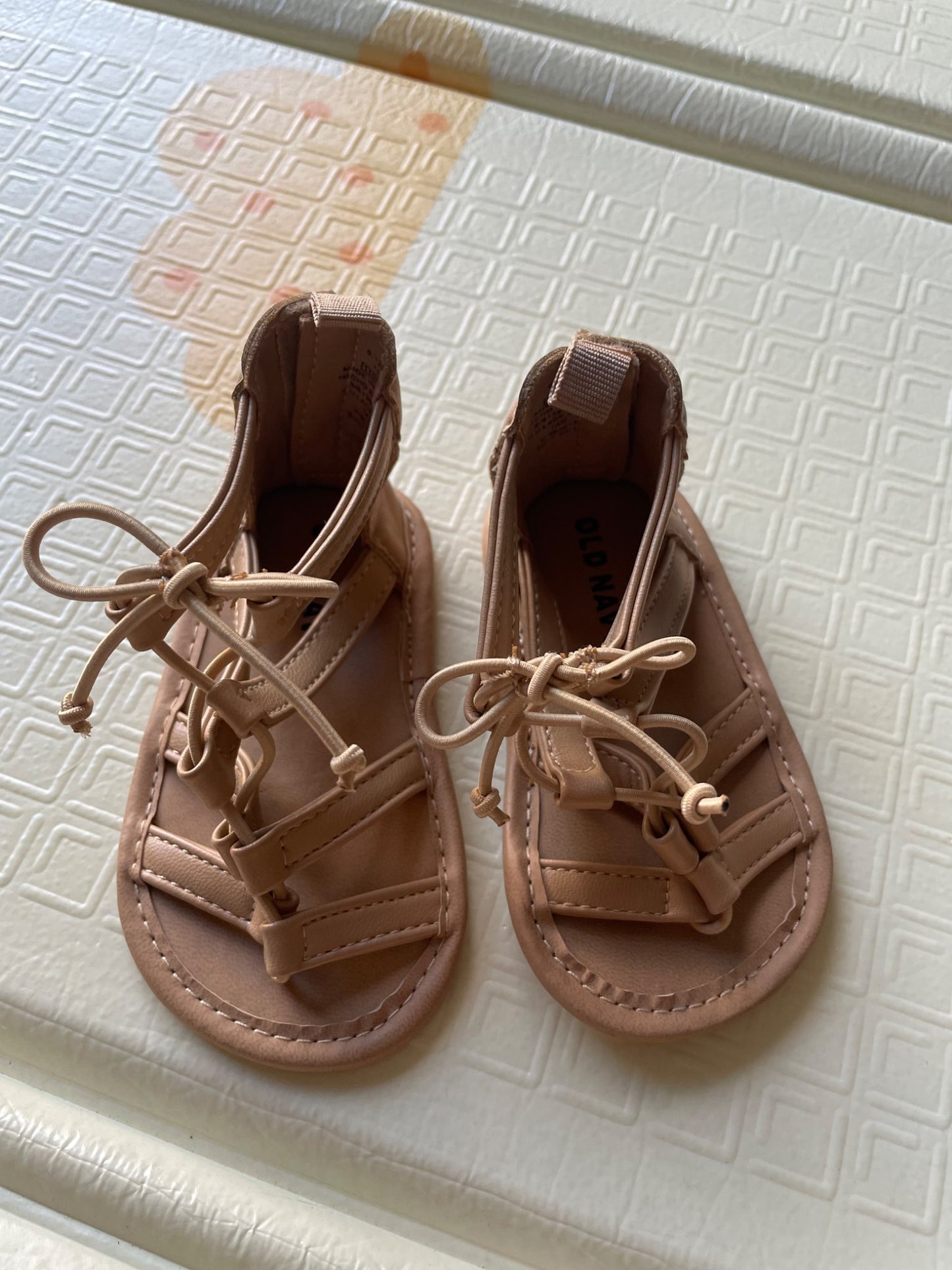 Old Navy 6-12m sandals, Shoes 2 (Baby: 0-12 mth)
