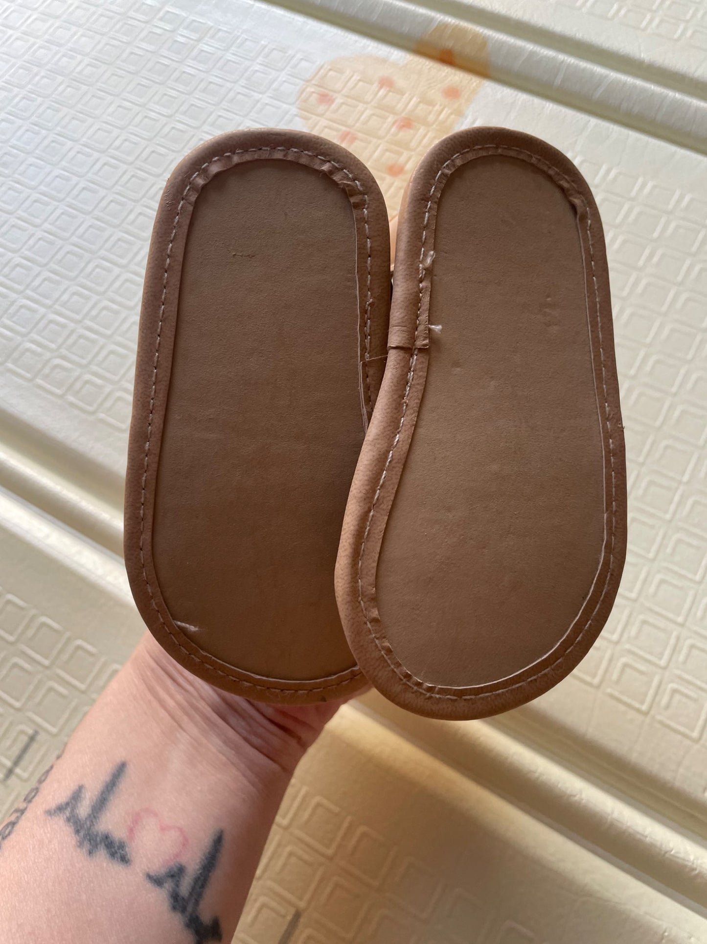 Old Navy 6-12m sandals, Shoes 2 (Baby: 0-12 mth)