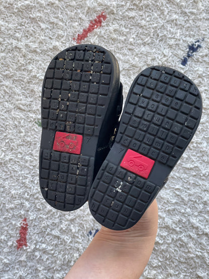 See Kai Run 7C shoes. Retails $54, Shoes 7 (Walkers:12-24 mth)