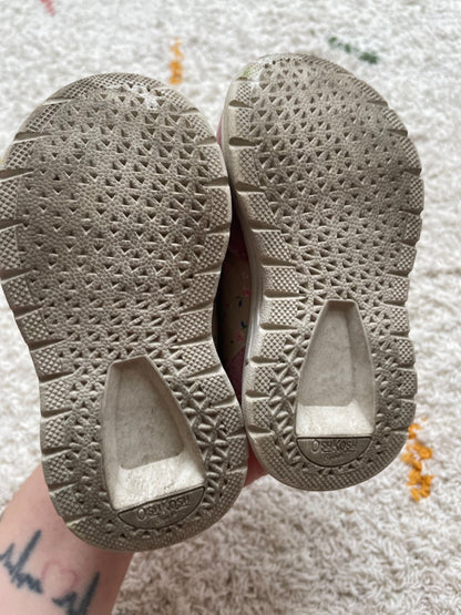 Oshkosh 4C sneakers, Shoes 4 (Baby: 0-12 mth)