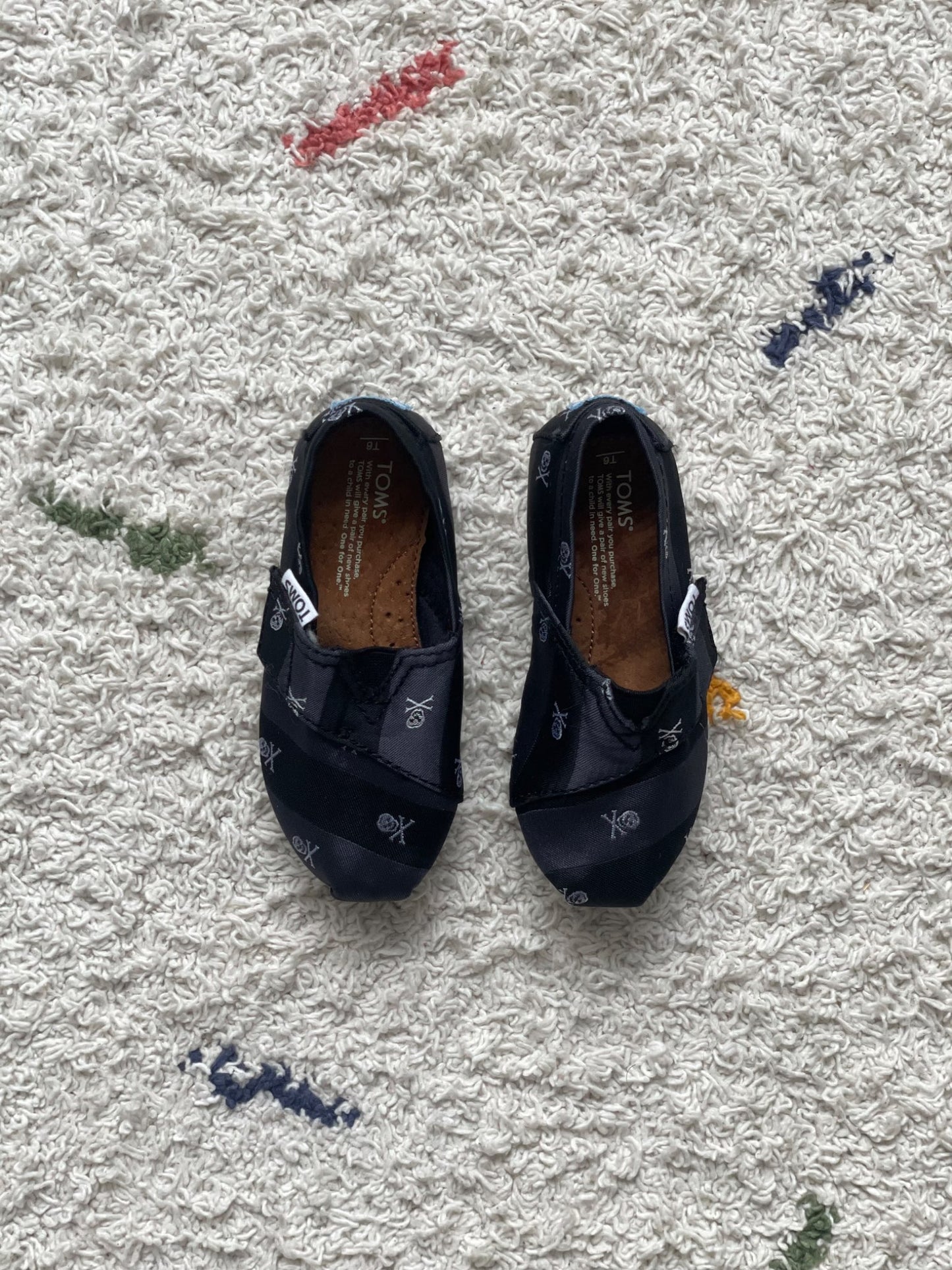 Toms 6C, Shoes 6 (Walkers:12-24 mth)
