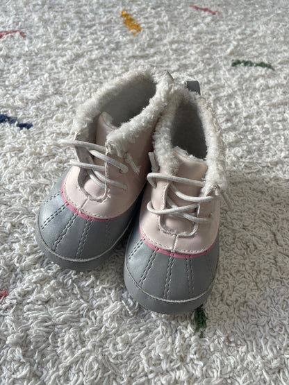 Carters infant winter boots, Shoes 2.5 (Baby: 0-12 mth)