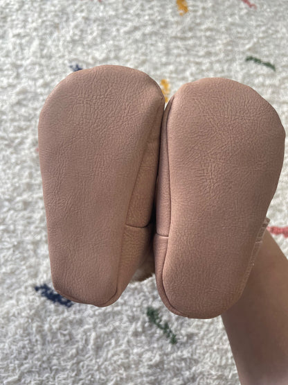 3-6m carters fuzzy winter boots, Shoes 1 (Baby: 0-12 mth)