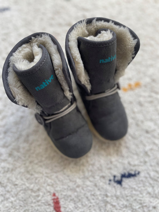 Native fur winter boots 9C, Shoes 9 (Toddler:2-4yr)