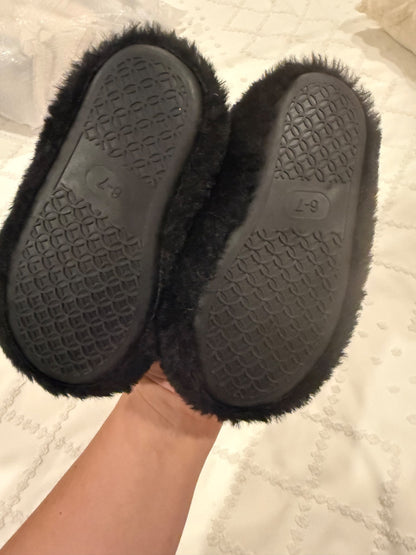 Girls cat slippers , Shoes 6 (Walkers:12-24 mth)
