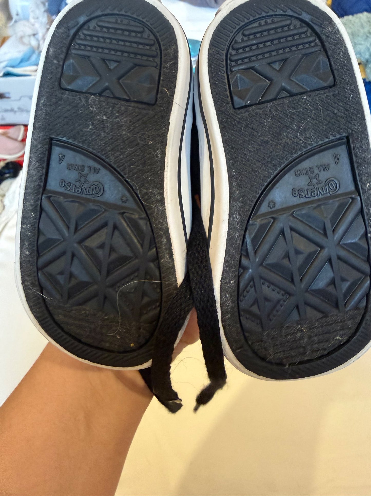 4T Girls converse sneakers , Shoes 4 (Baby: 0-12 mth)