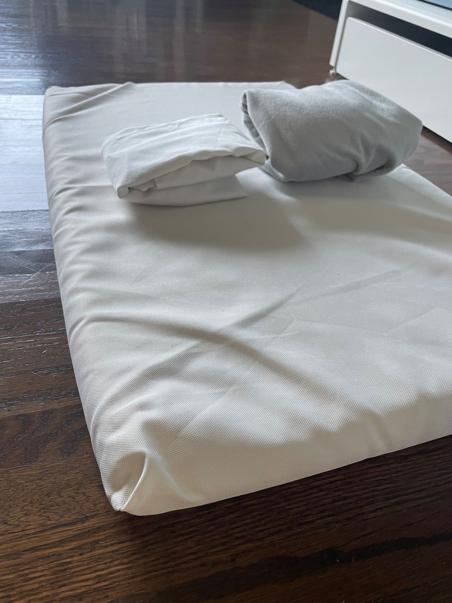 Baby  Change Pad & 2 fitted sheets