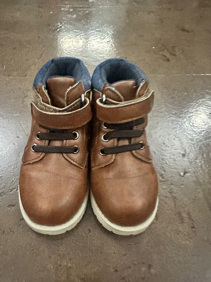 Toddler Boys Boots - 6C. Retails $30., Shoes 6 (Walkers:12-24 mth)