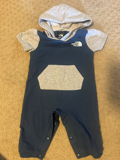 Northface Infant Outfit. Retails $50., Kids 12 Month (9-12M)