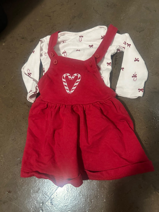 Old Navy Christmas Outfit. Retails $30 , Kids 9 Month (6-9M)