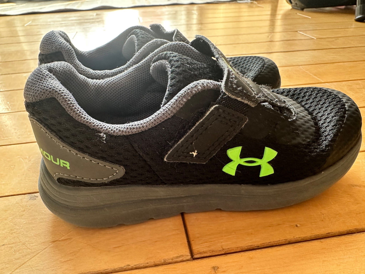 Under armour Sneakers - 9K. Retails $60, Shoes 9 (Toddler:2-4yr)