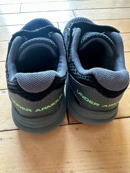 Under armour Sneakers - 9K. Retails $60, Shoes 9 (Toddler:2-4yr)