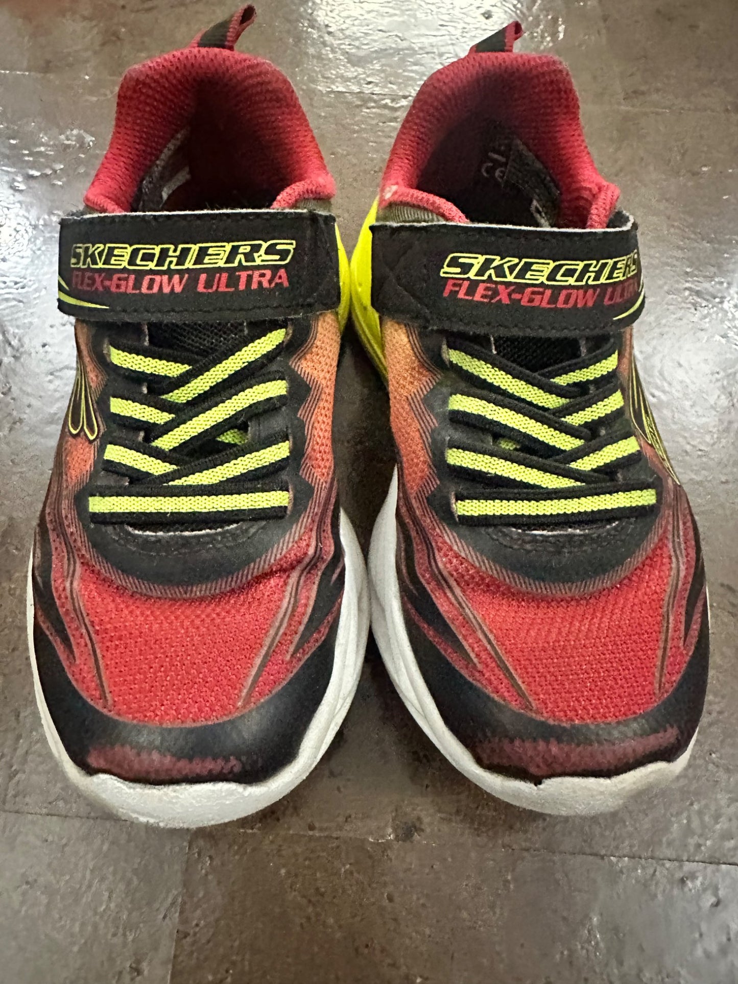 Boys Light Up Skechers Sneakers - 10C. Retails $55., Shoes 10 (Toddler:2-4yr)