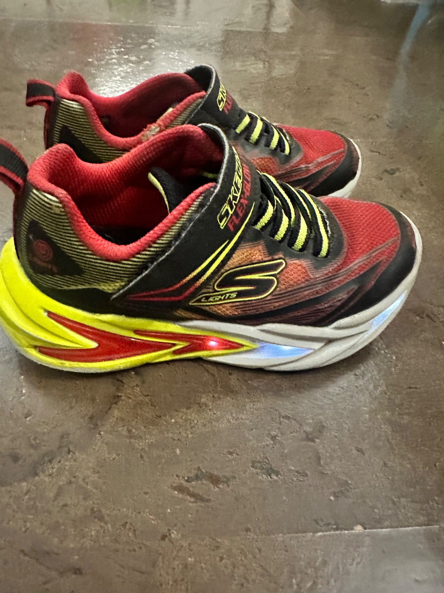 Boys Light Up Skechers Sneakers - 10C. Retails $55., Shoes 10 (Toddler:2-4yr)