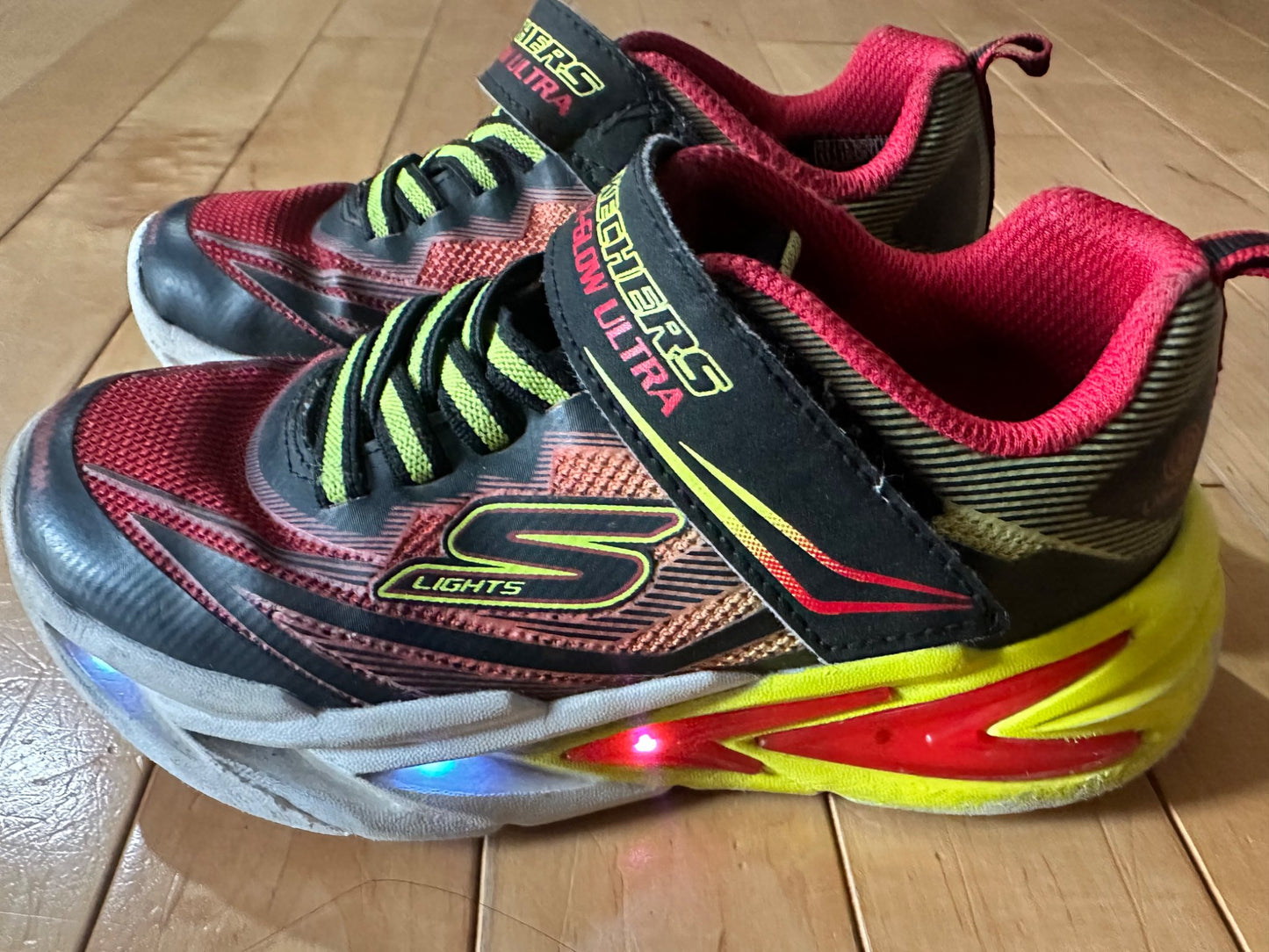 Skechers Light Up Shoes - Retail $50 , Shoes 11 (Toddler:2-4yr)
