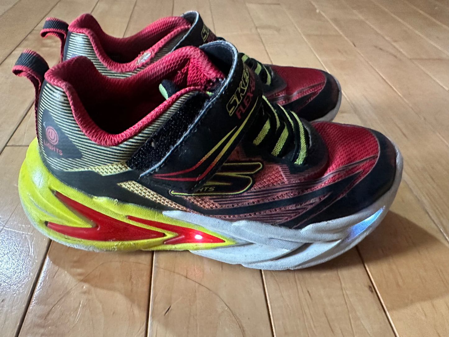 Skechers Light Up Shoes - Retail $50 , Shoes 11 (Toddler:2-4yr)