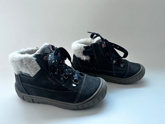 Geox lined girl shoes size 27, Shoes 10 (Toddler:2-4yr)