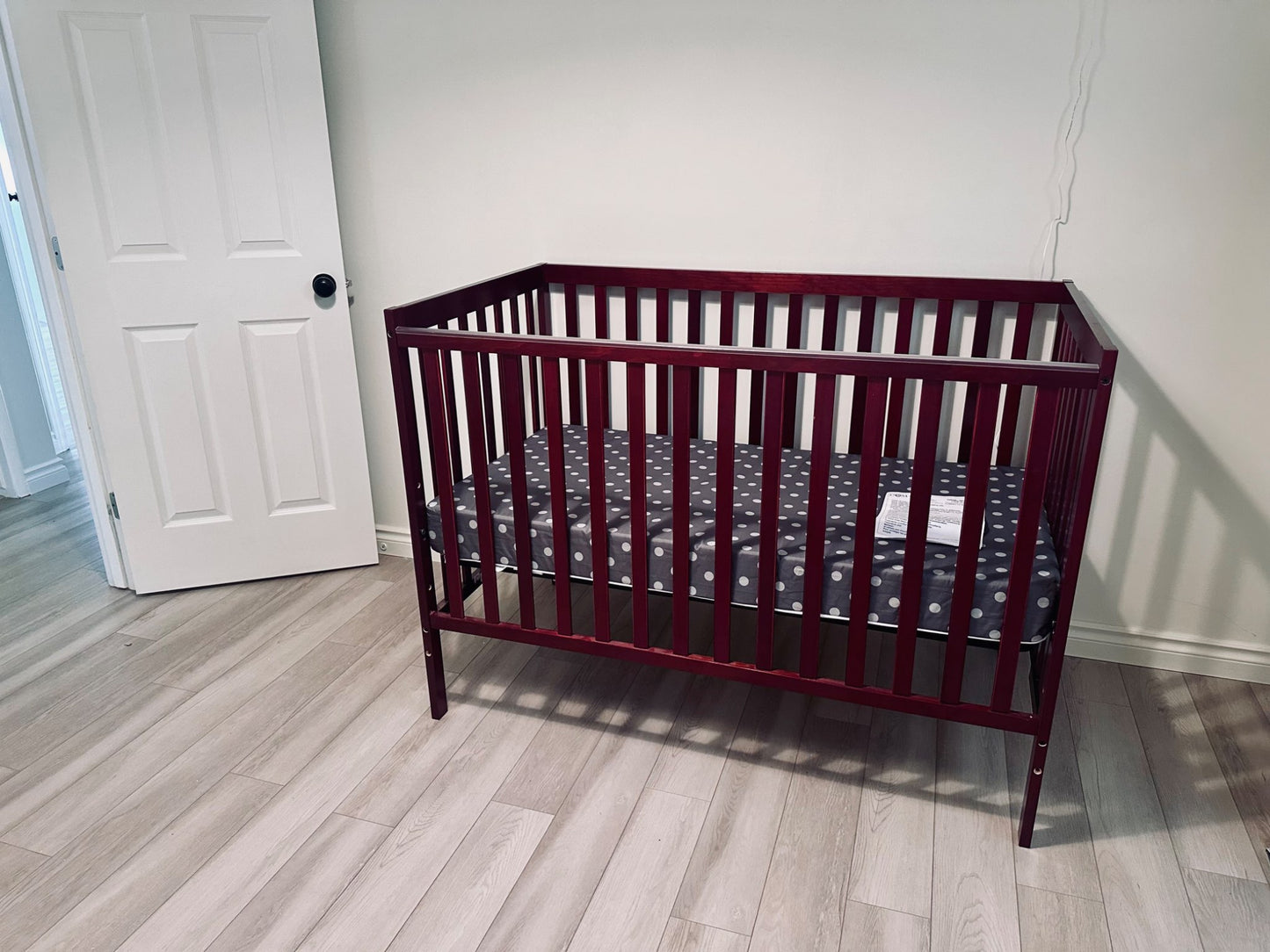 Dream on Me crib/mattress with all fixings!!!