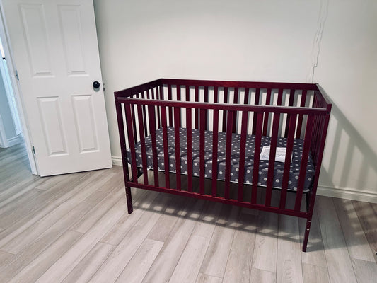 Dream on Me crib/mattress with all fixings!!!