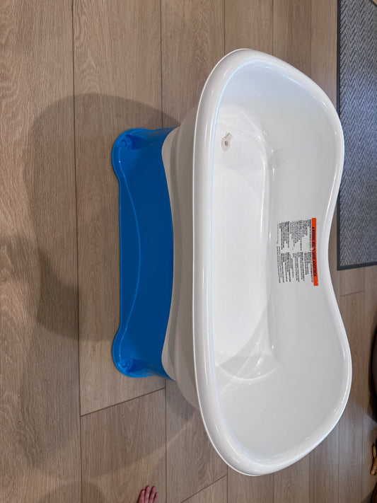 Baby bath with removable footstool