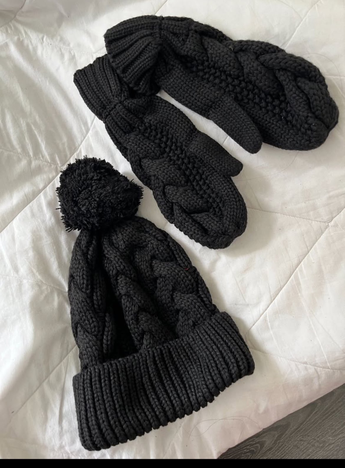 NEW Black knitted hat and mitten gloves set