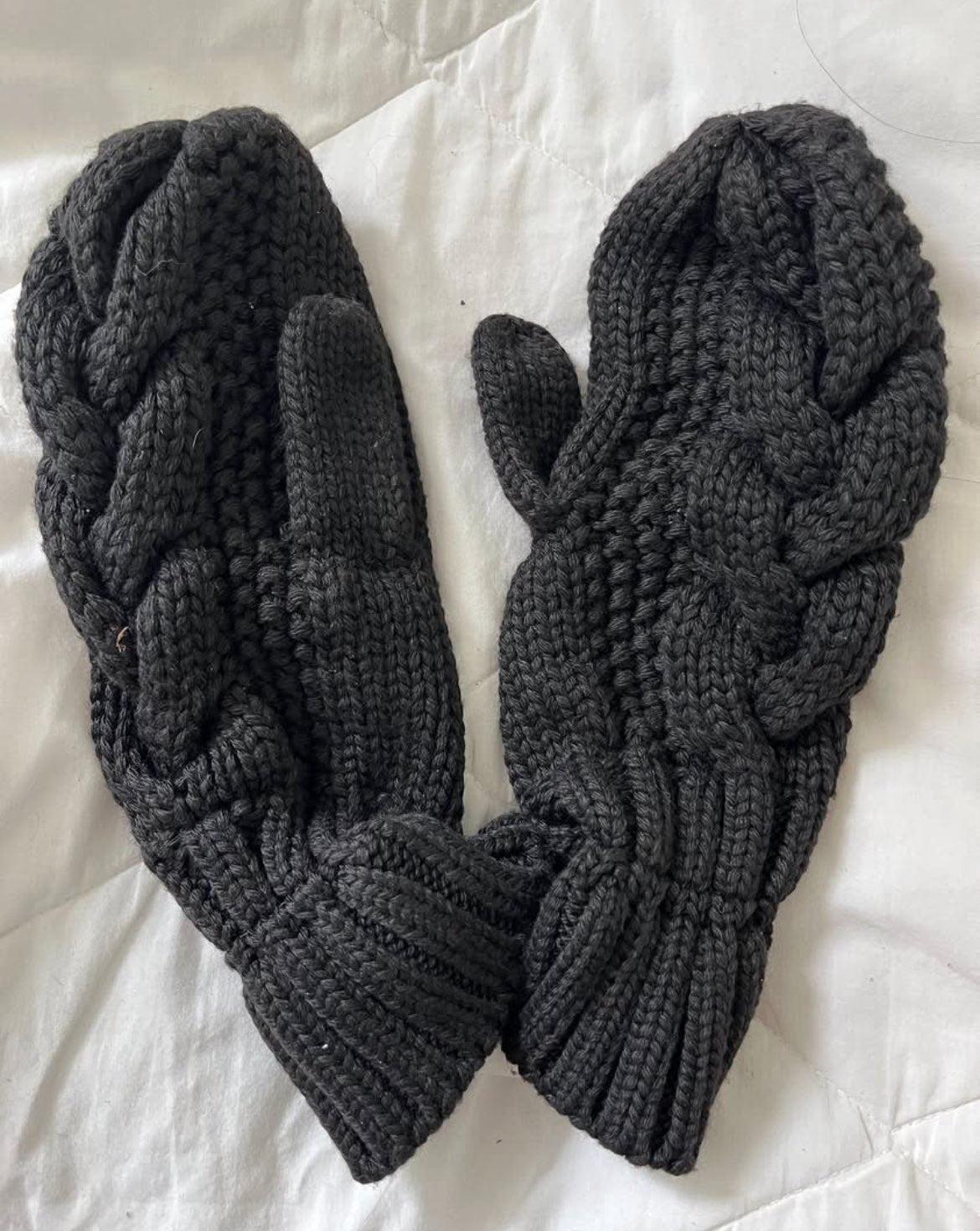 NEW Black knitted hat and mitten gloves set