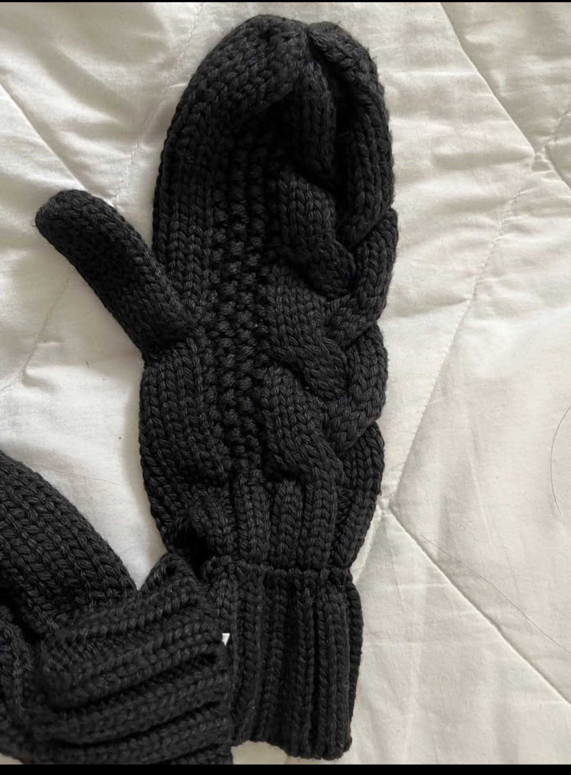 NEW Black knitted hat and mitten gloves set
