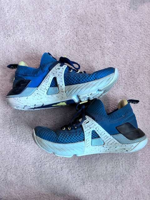 Under Armour Shoes, Size 5, Shoes 5 (Big Kids:8–12yr)