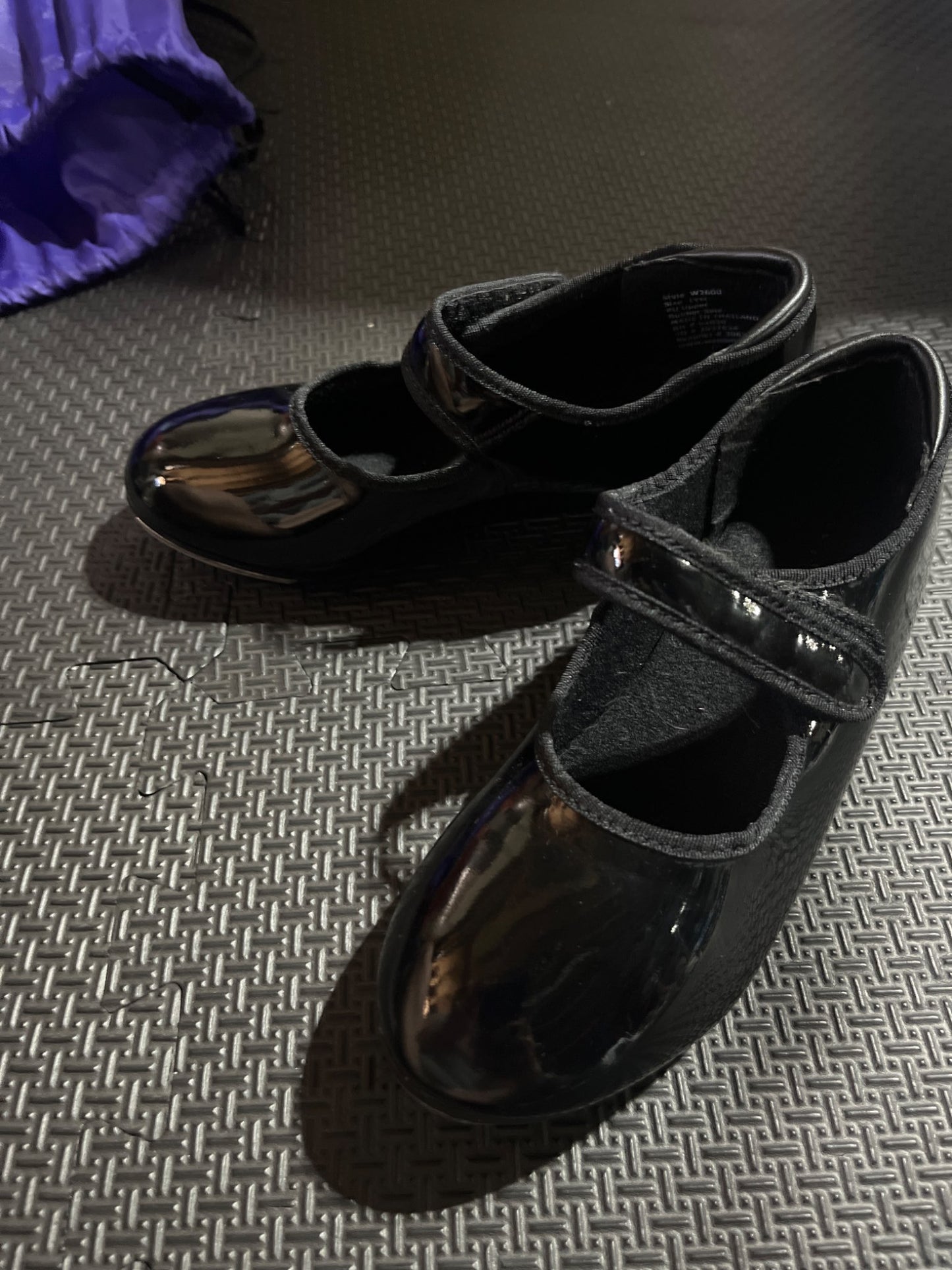 Black tap shoes - youth size 1, Shoes 1 (Kids:4-8yr)
