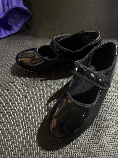 Black tap shoes - youth size 1, Shoes 1 (Kids:4-8yr)