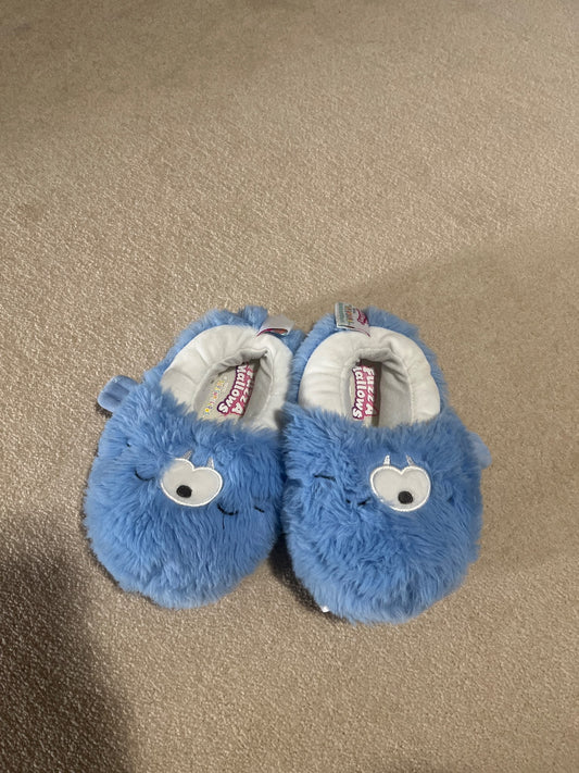 Slippers - size 13-1, Shoes 13.5 (Kids:4-8yr)