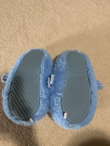 Slippers - size 13-1, Shoes 13.5 (Kids:4-8yr)
