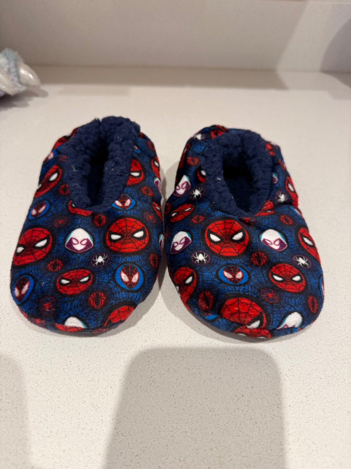 Spider-Man slippers - size 10/11, Shoes 10 (Toddler:2-4yr)