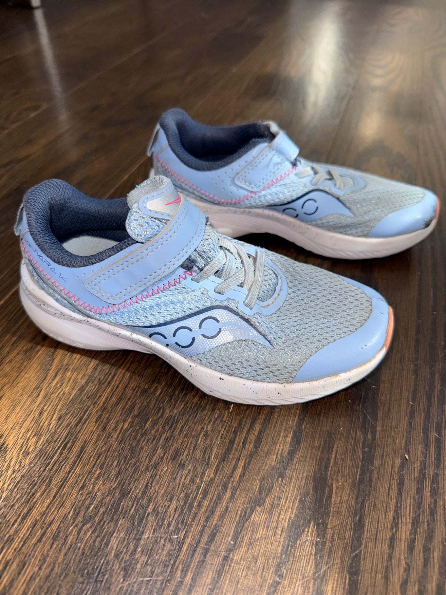 Girls Saucony Runners - size 12.5, Shoes 12.5 (Kids:4-8yr)